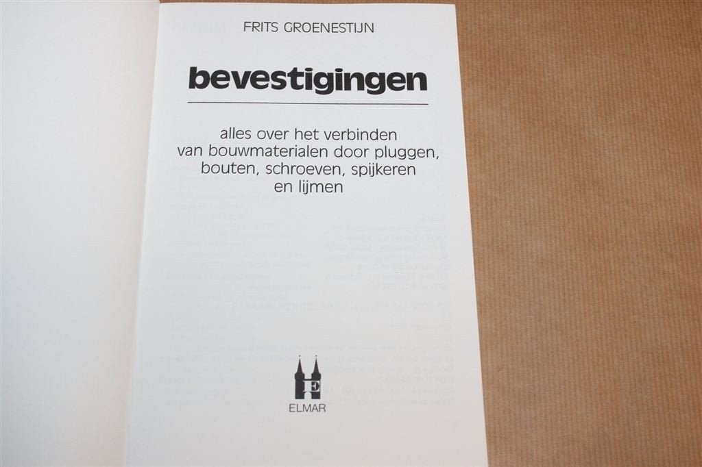 Bevestigingen — Doe-het-zelf Pluggen, Bouten & Schroeven etc, Ophalen of Verzenden, Gelezen, Overige onderwerpen