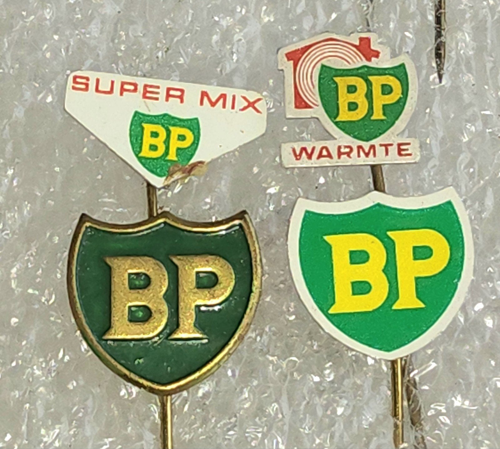 4 BP Speldjes - Vintage Collectie, Verzamelen, Speldjes, Pins en Buttons, Ophalen of Verzenden, Gebruikt, Overige onderwerpen