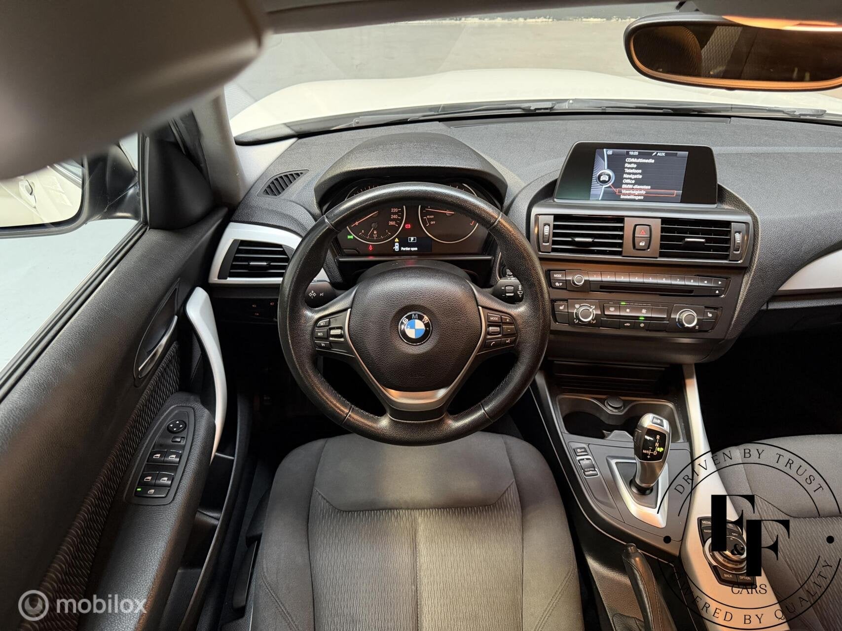 BMW 1-serie 116i | Automaat | Nieuwe ketting | NAP |Trekhaak, Auto's, Euro 5, Gebruikt, Zwart, 4 cilinders