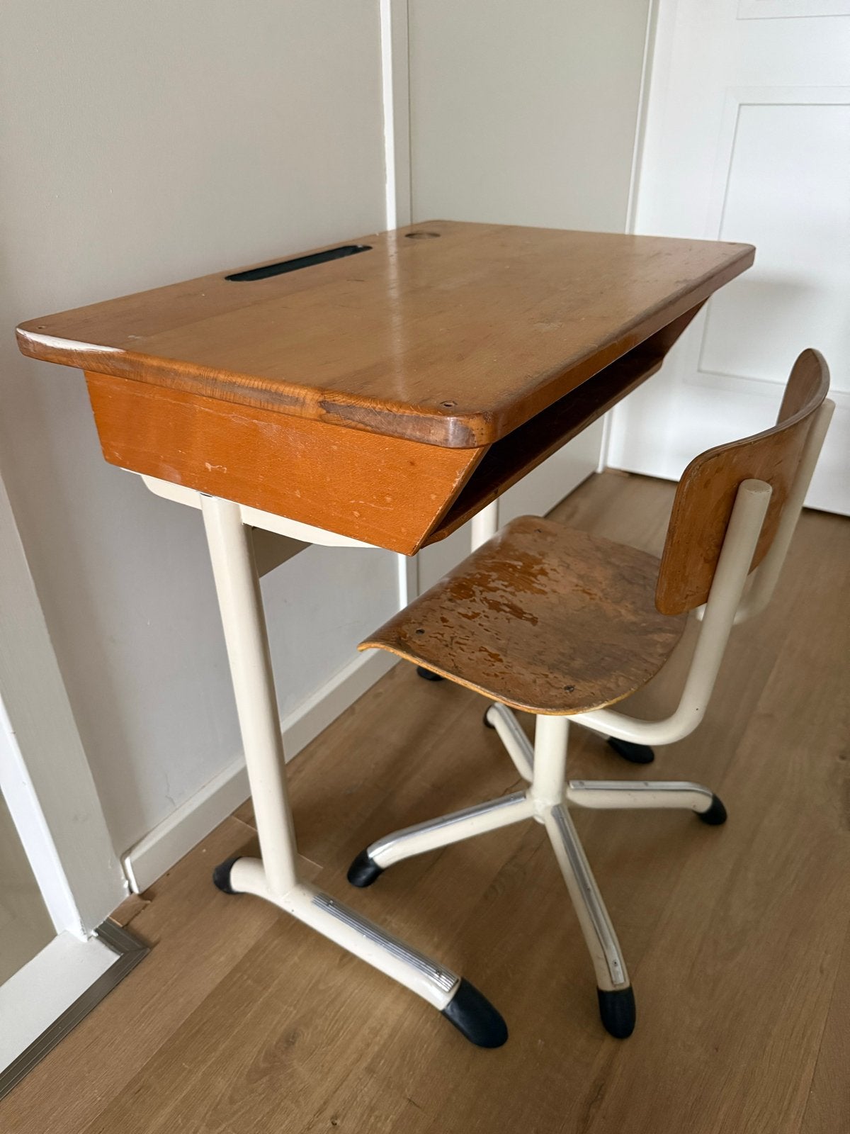 Vintage kinderbureau met stoel - schoolmeubilair, Antiek en Kunst, Ophalen