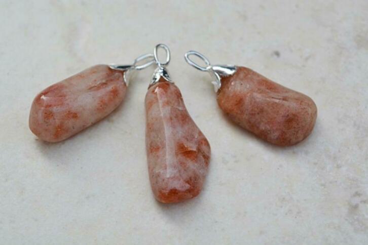 Mooie Zonnesteen hangers (03), Verzamelen, Mineralen en Fossielen, Ophalen of Verzenden, Mineraal