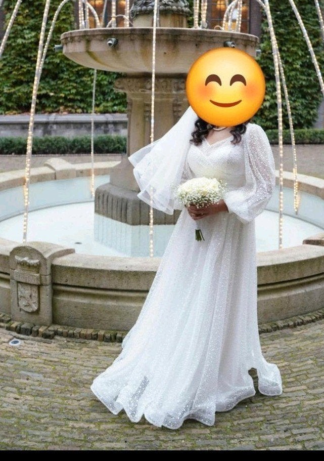 Prachtige trouwjurk met lange mouwen en stippen, Trouwjurk, Wit, Ophalen of Verzenden, Onbekend