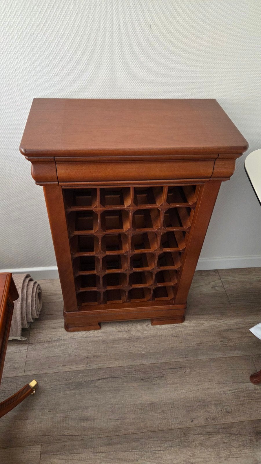 Wijnbar / Wijnkast van hout met lade, Ophalen, Gebruikt, 15 tot 25 flessen, 75 – 100