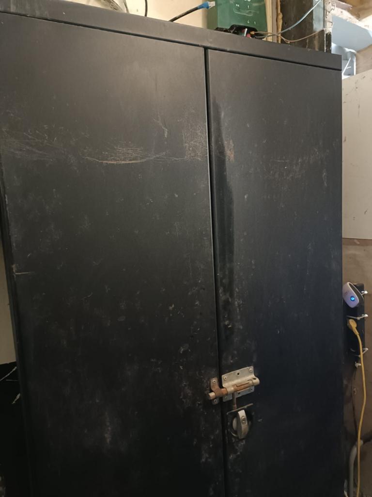 Stevige metalen kast met sluiting, muisvrij, Huis en Inrichting, Kasten | Overige, Ophalen, Gebruikt