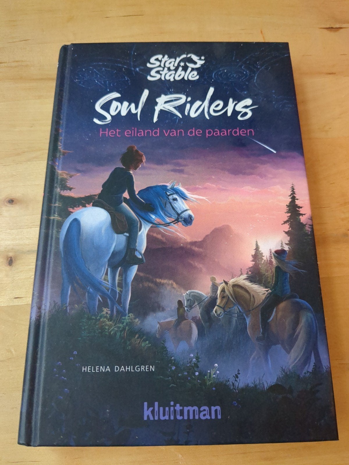 Star Stable Soul Riders: Het eiland van de paarden, Ophalen of Verzenden, Zo goed als nieuw, Helena Dahlgren, Fictie algemeen