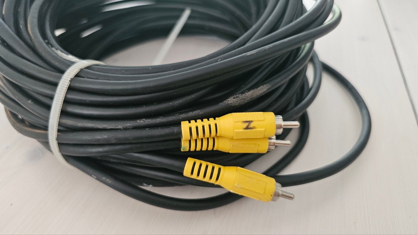 Lange RCA composit /Tulp kabel - Zwart, Gebruikt, Ophalen of Verzenden, Gebruikt, 10 meter of meer, Overige kabels