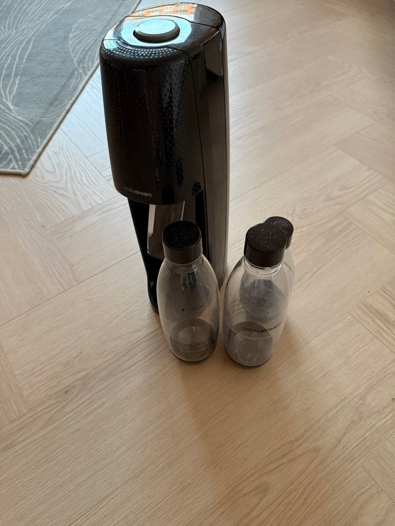 SodaStream met 3 flessen en (lege) cylinder voor statiegeld, Witgoed en Apparatuur, Bruiswatermachines, Ophalen, Gebruikt