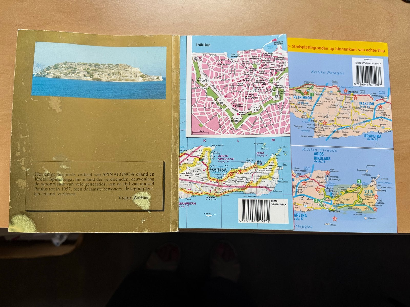 Boekje Spinalonga gesigneerd door Victor Zorbas, Boeken, Europa, Ophalen of Verzenden, Reisgids of -boek, Gelezen