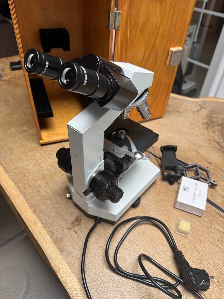 Binoculaire Wang microscoop met accessoires en koffer, Audio, Tv en Foto, Optische apparatuur | Microscopen, Ophalen, Gebruikt