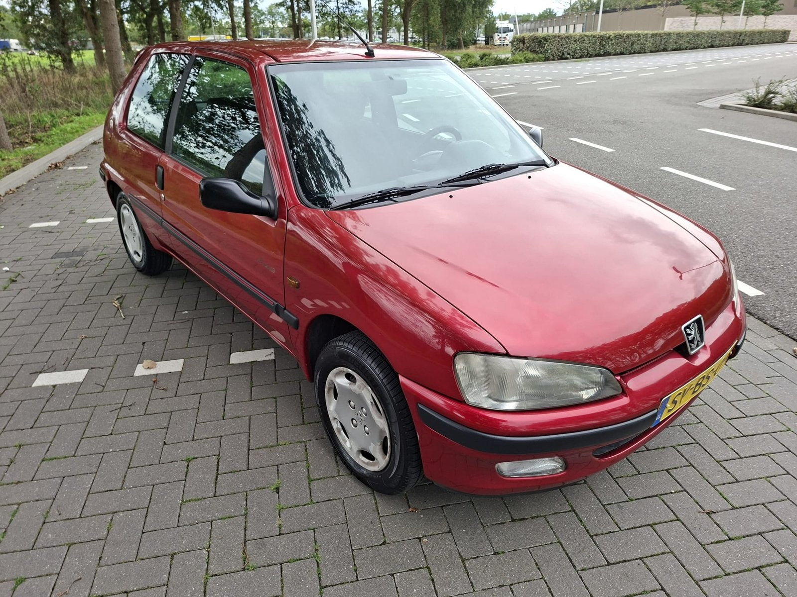Peugeot 106 1.4 Accent AUT 1998 Rood, Auto's, 1360 cc, 31 €/maand, 4 cilinders, 855 kg