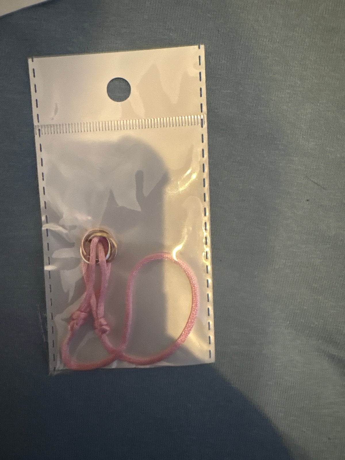 Roze armband met gouden ringen, Ophalen of Verzenden, Nieuw, Roze, Overige materialen