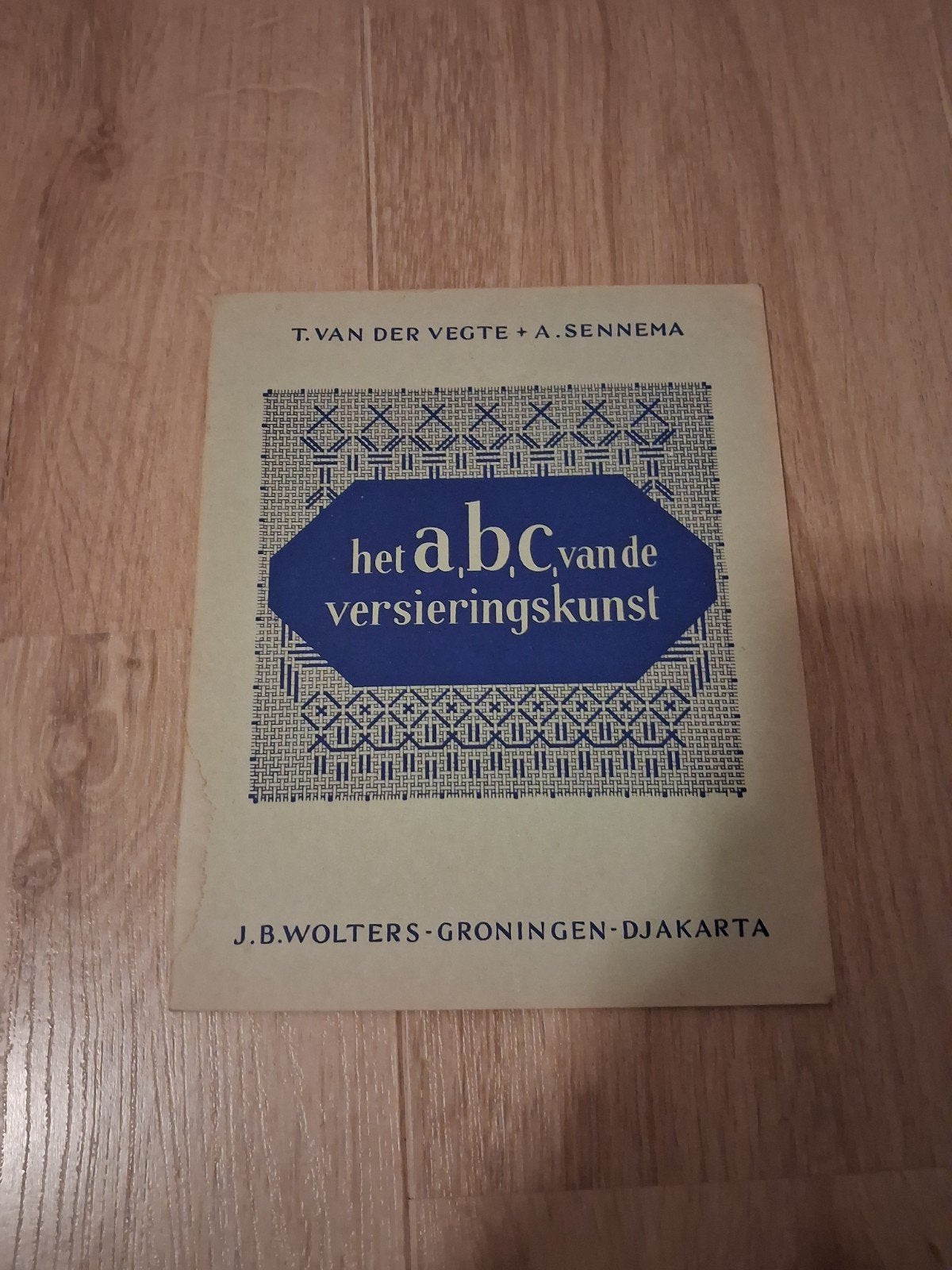 Handwerkboekje uit 1954 om te borduren., Ophalen of Verzenden, Gebruikt, Handborduren