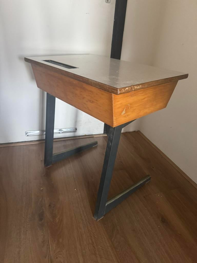Vintage schooltafel jaren ‘70 ouderwets schooltafeltje, Kinderen en Baby's, Kinderkamer | Tafels en Stoelen, Ophalen, Gebruikt