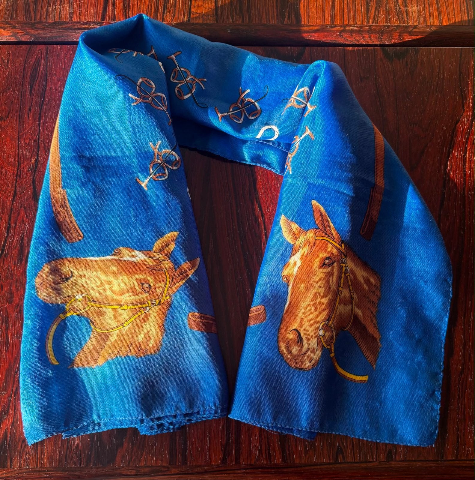 Paarden.  Zijden Sjaal met Paardenprint - Blauw, Ophalen of Verzenden, Zo goed als nieuw