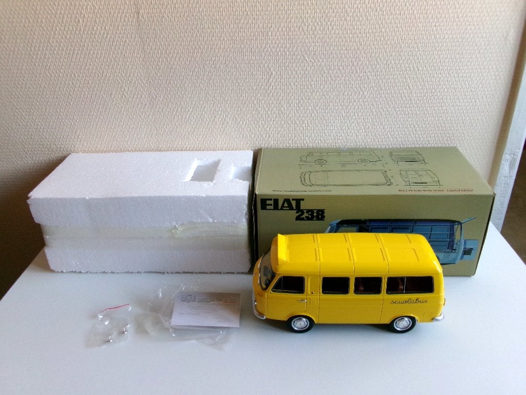 Fiat 238 Schoolbus 1967 geel 1:18 Laudoracing, Ophalen of Verzenden, Zo goed als nieuw, Auto, Overige merken
