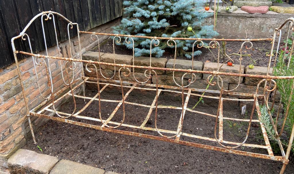 Vintage ijzeren kinderledikant - Tuinbankje/decoratie, Antiek en Kunst, Ophalen