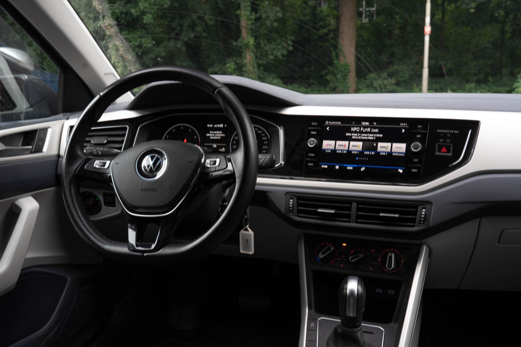 Foto 16 van Volkswagen Polo 1.0 TSI Highline | Stoelverwarming | Navigat