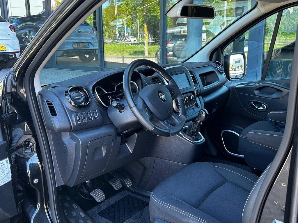 Renault Trafic 2.0 dCi 120 T29 L2H1 DC Luxe, Voorwielaandrijving, Gebruikt, Euro 6, 4 cilinders