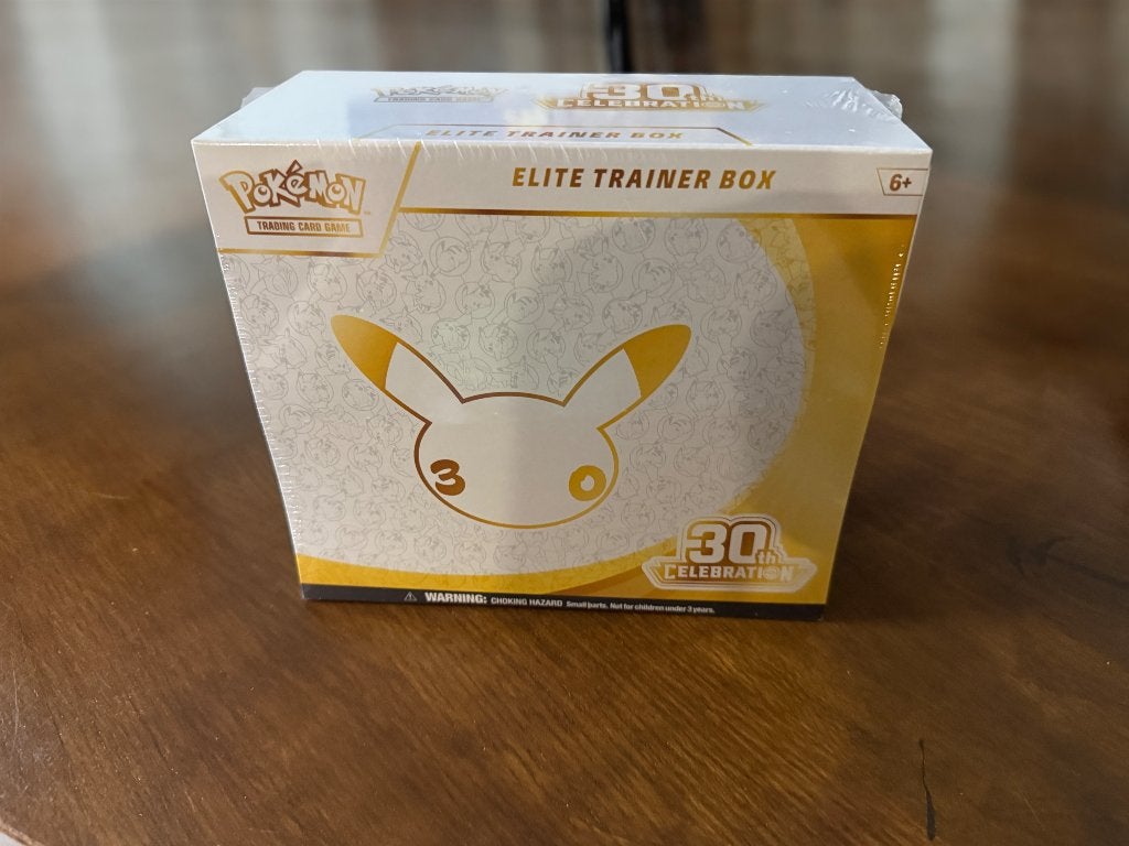 Pokemon Elite Trainer Box - 30th Celebration, Ophalen of Verzenden, Nieuw, Boosterbox, Foil
