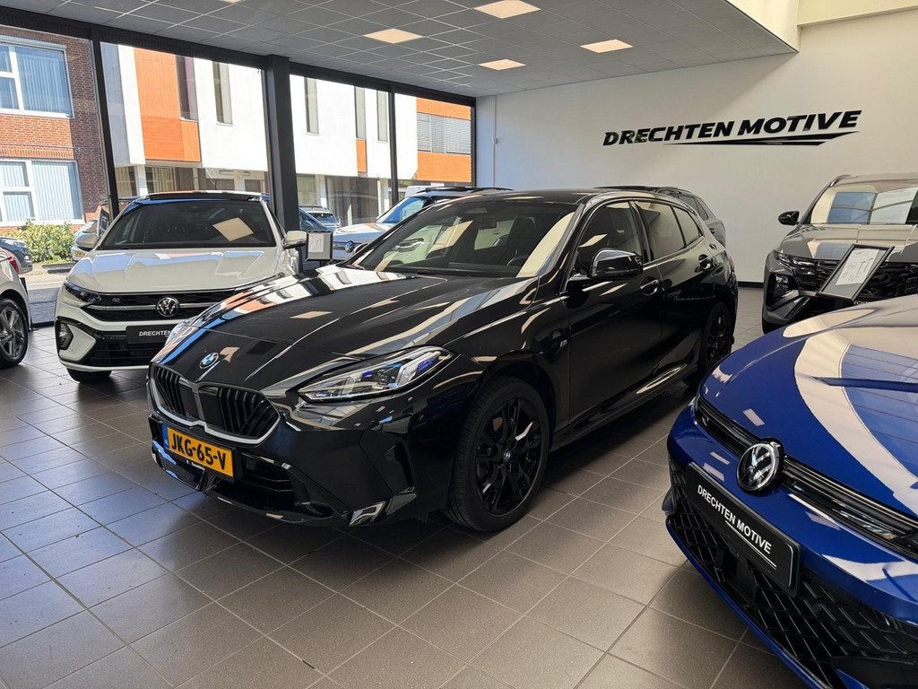 BMW 1-serie 120 M Sport Design Edition, Auto's, BMW, Stof, Gebruikt, Euro 6, Zwart
