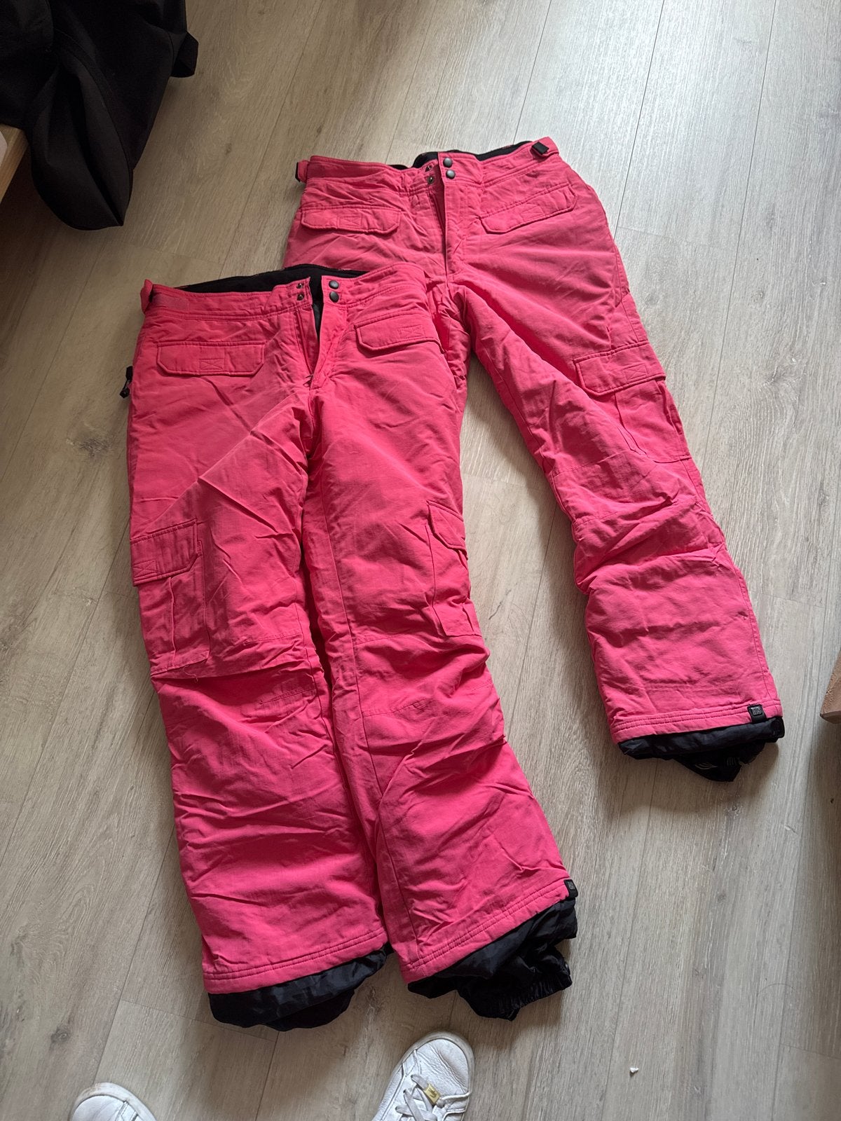 Twee Roze ski-/snowboardbroek - Maat M, Kleding | Dames, Wintersportkleding, Gedragen, Broek, Maat 38/40 (M), Ophalen