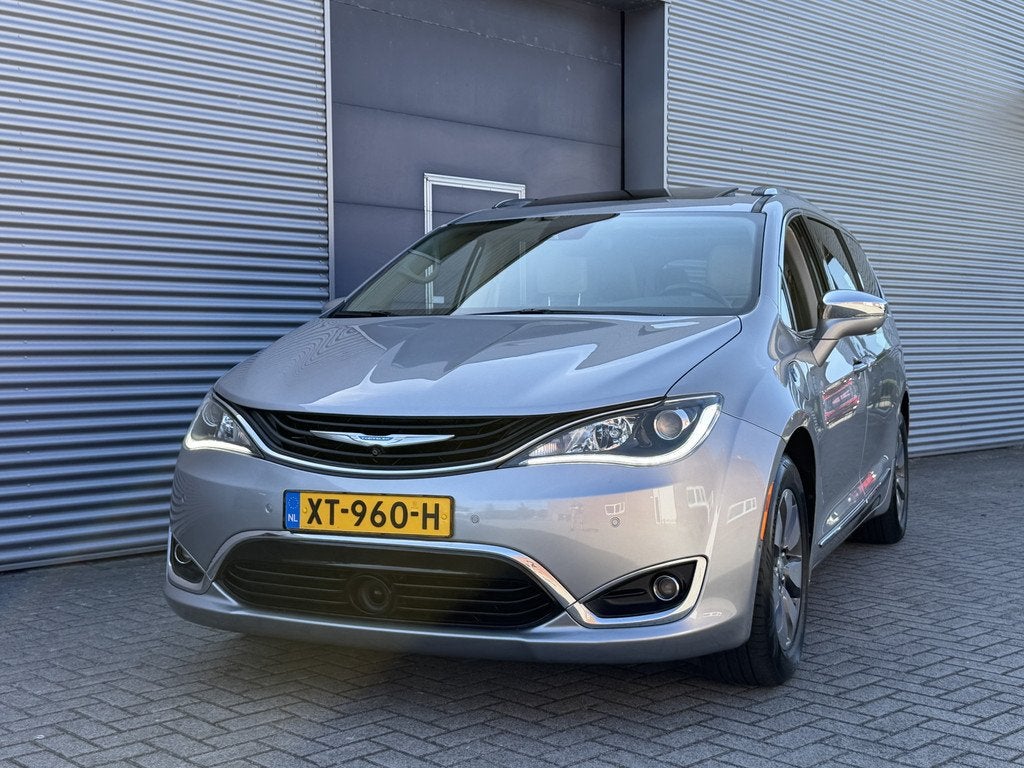 Chrysler Pacifica 3.6 V6 Hybrid Platinum I Aut. I PHEV I 7 P, Auto's, Chrysler, Gebruikt, Beige, Leder, Bedrijf
