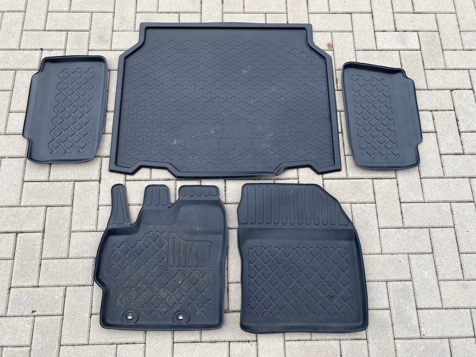 Rubbermatten Toyota Yaris Cross compleet set, Ophalen, Gebruikt