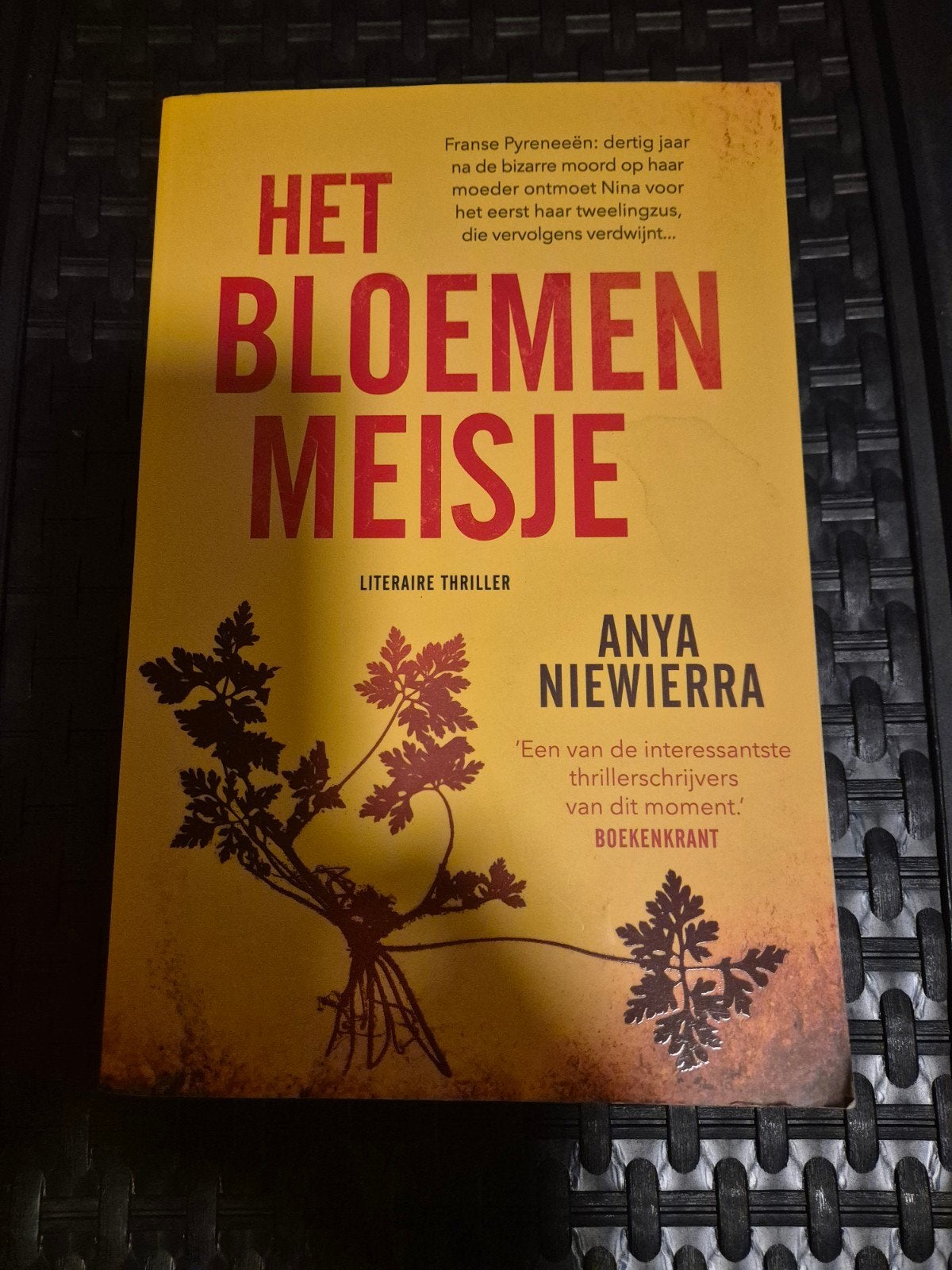 Het Bloemenmeisje - Anya Niewierra (Literaire Thriller), Ophalen of Verzenden, Zo goed als nieuw, Anya Niewierra, Nederland