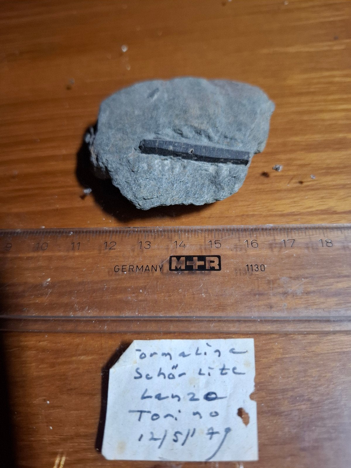 Toermalijn Schorl in Matrix - Uniek Mineraal Exemplaar, Ophalen of Verzenden, Mineraal