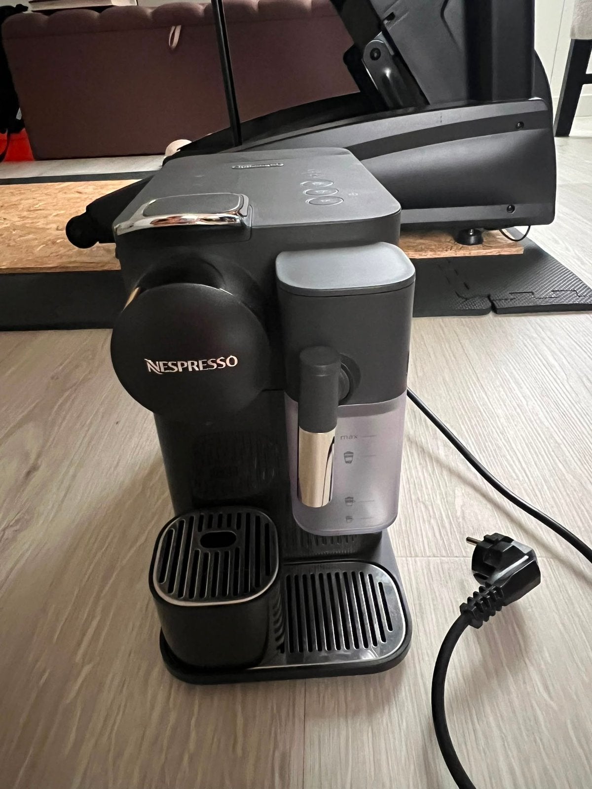 Delonghi Nespresso Lattissima One zo goed als nieuw, Koffiemachine, Ophalen of Verzenden, Zo goed als nieuw, 1 kopje