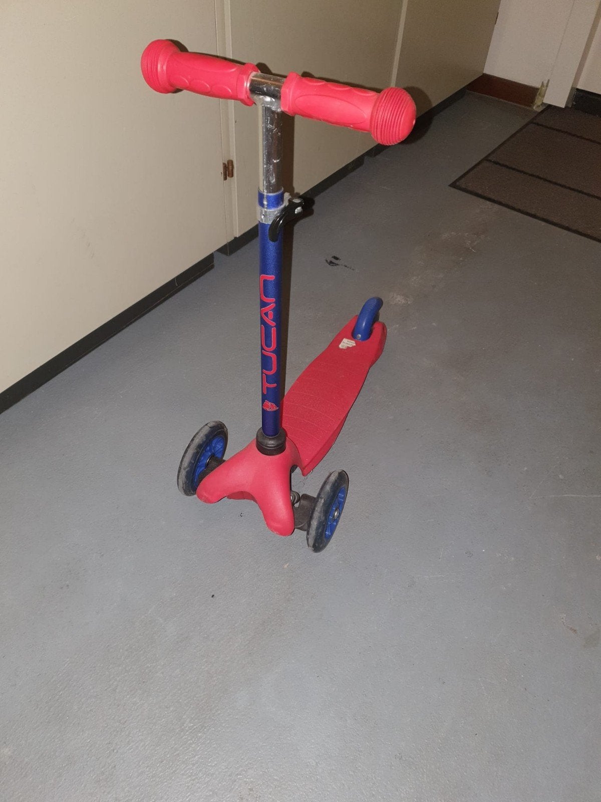 Tucan step met 3 wielen en lichtgevende wielen, Ophalen, Gebruikt, Gewone step, Tucan
