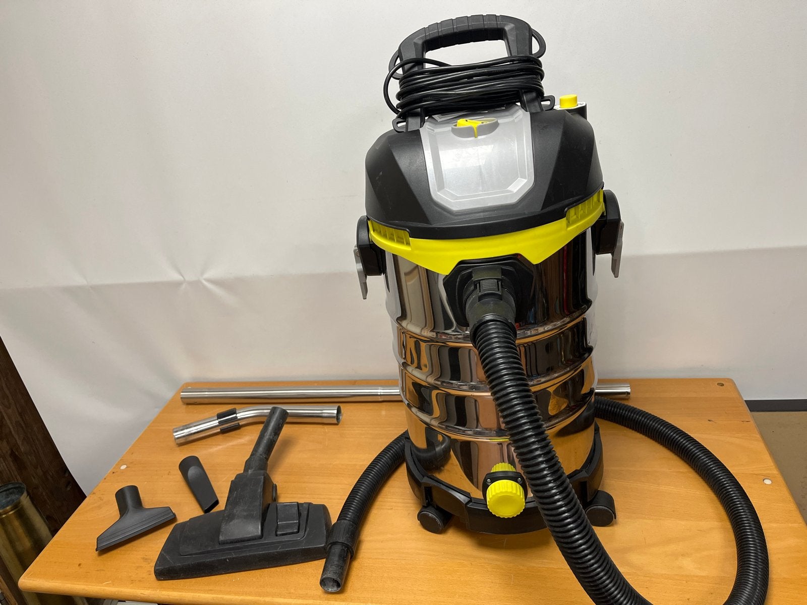 Royal Swiss Nat- en Droogzuiger 1200W - 30L ED-012, Ophalen, Gebruikt, Industriële stofzuiger, Reservoir