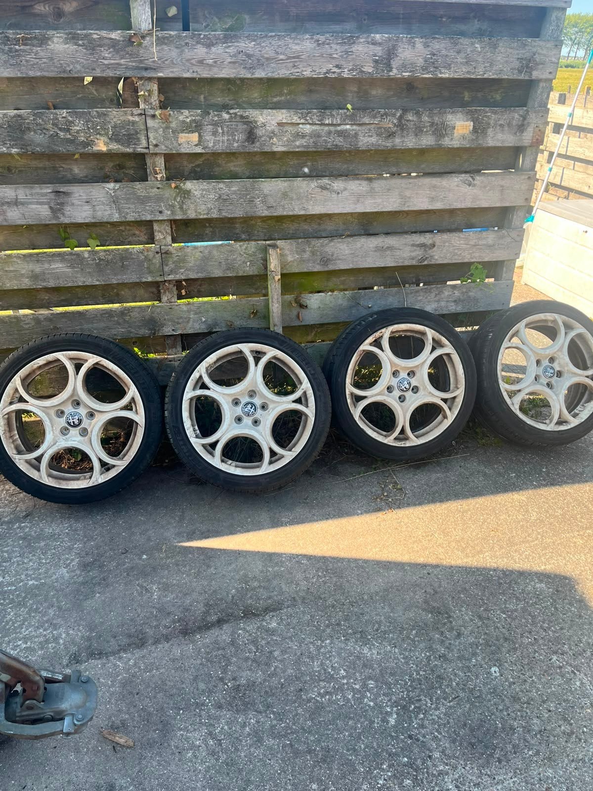 Set velgen voor Alfa Romeo Giulietta (stoeprandschade), Auto-onderdelen, Banden en Velgen, 18 inch, Gebruikt, Banden en Velgen