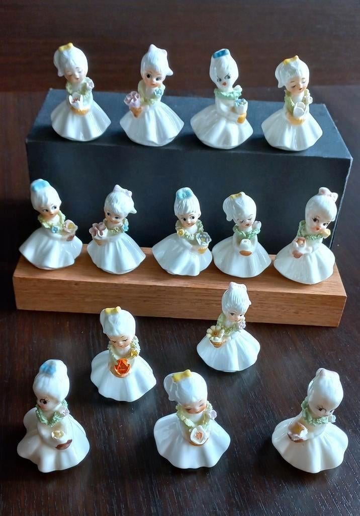 Set van 14 Napcoware "Flower Girl of the Month" beeldjes, Ophalen of Verzenden