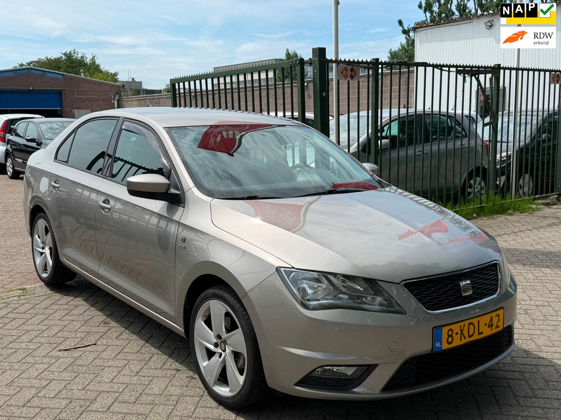 Seat Toledo 1.2 TSI Businessline High Zeer netjes airco navi, Auto's, Seat, Voorwielaandrijving, Euro 5, Gebruikt, Origineel Nederlands