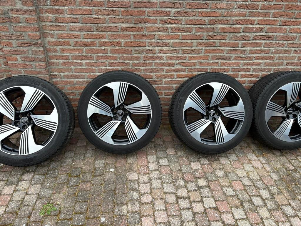 21 inch Audi e-tron velgen + winterbanden 265/45 R21, Ophalen, Gebruikt, 265 mm, Banden en Velgen