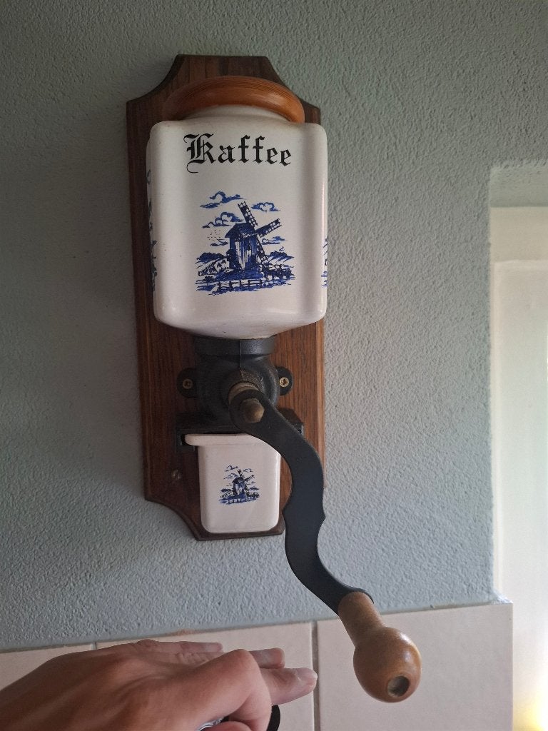 werkende wandkoffiemolen, Antiek en Kunst, Ophalen