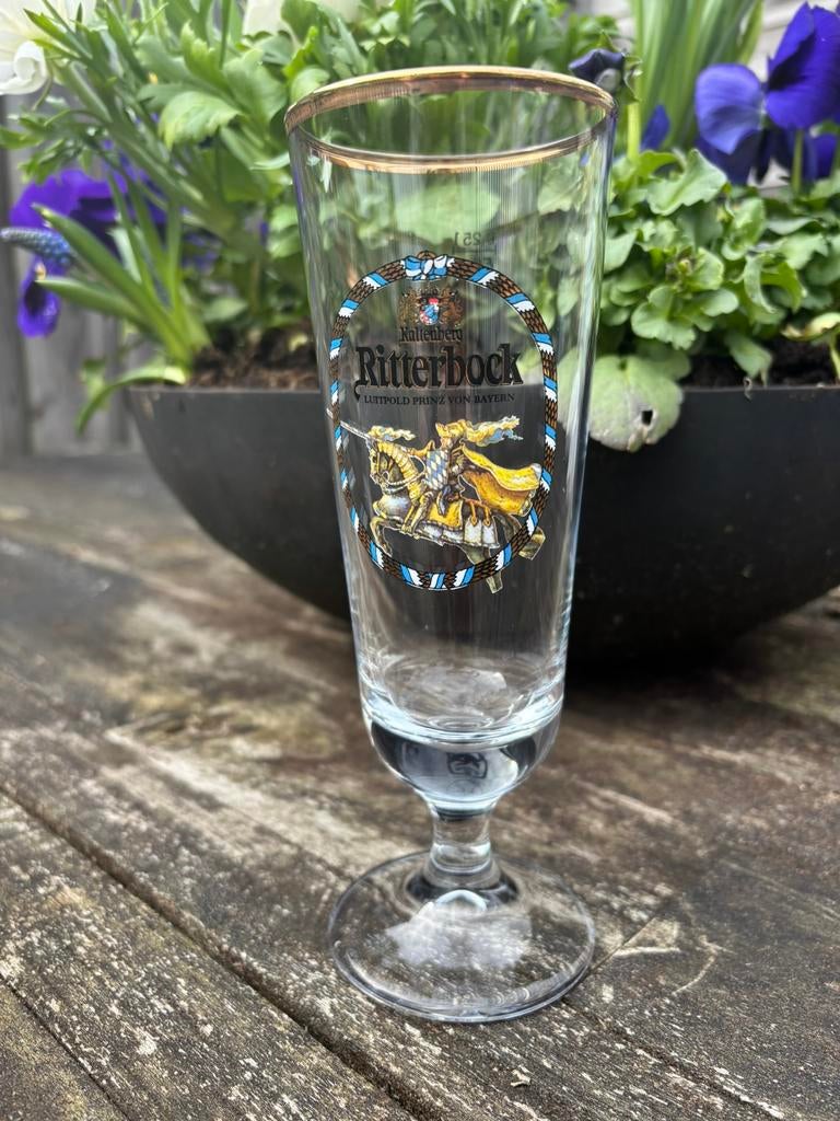 Ritterbock bierglas hoog op voet König Ludwig Kaltenberg, Verzamelen, Verzenden, Overige merken