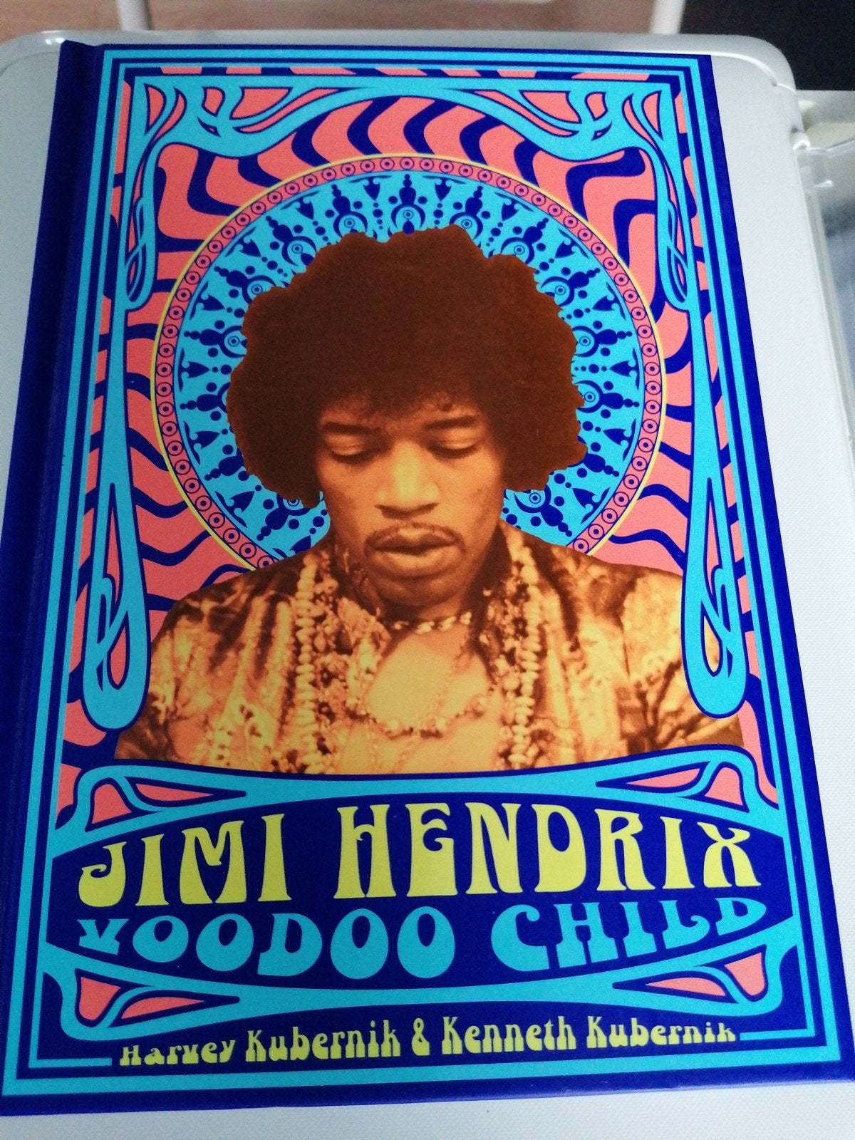 Jimi Hendrix - Voodoo Child - Harvey en Ken Kubernik, Kunst en Cultuur, Ophalen of Verzenden, Zo goed als nieuw, Harvey Kubernik