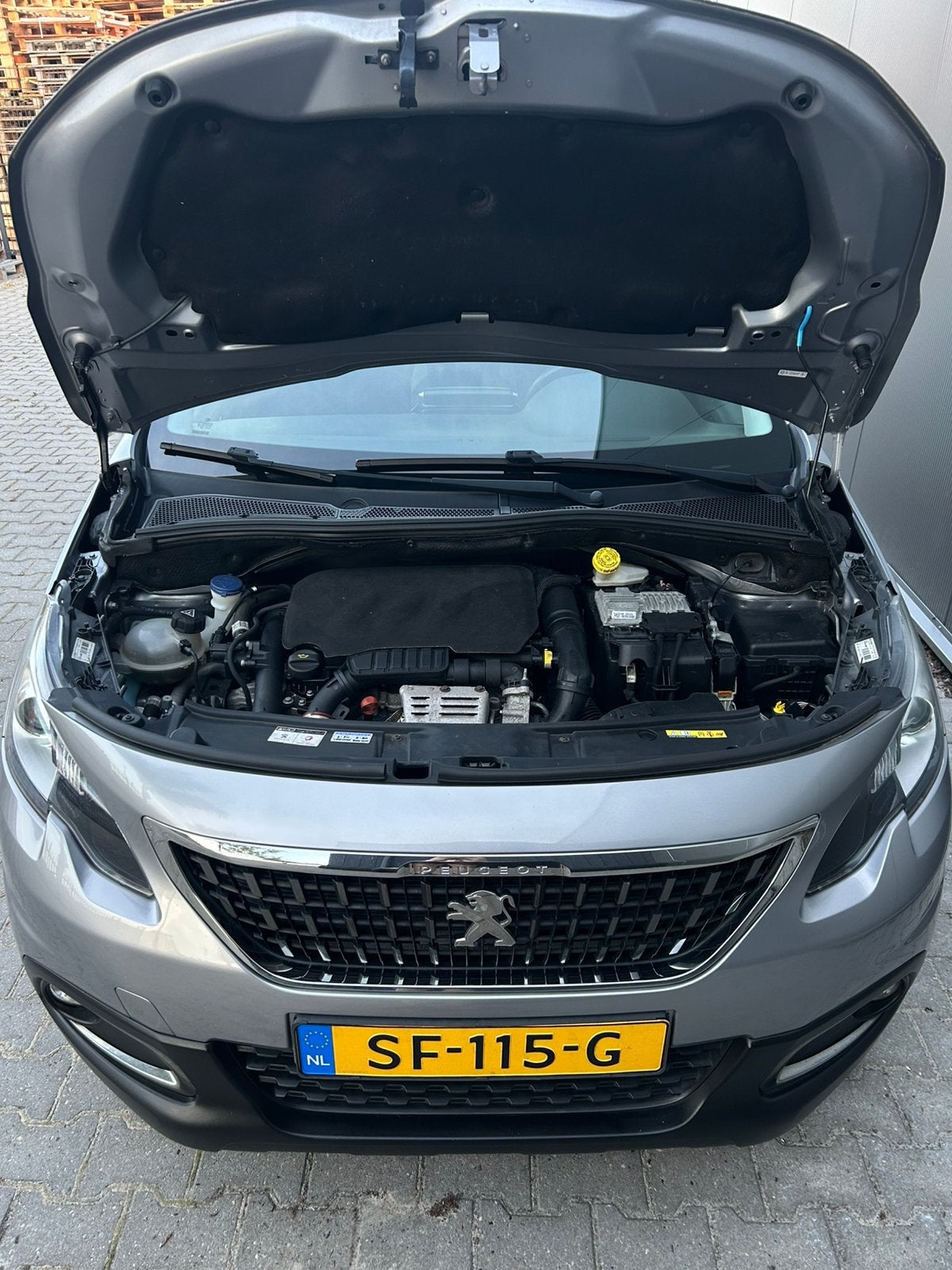 Foto 9 van Peugeot 2008 1.2 turbo 2018 Grijs pdc