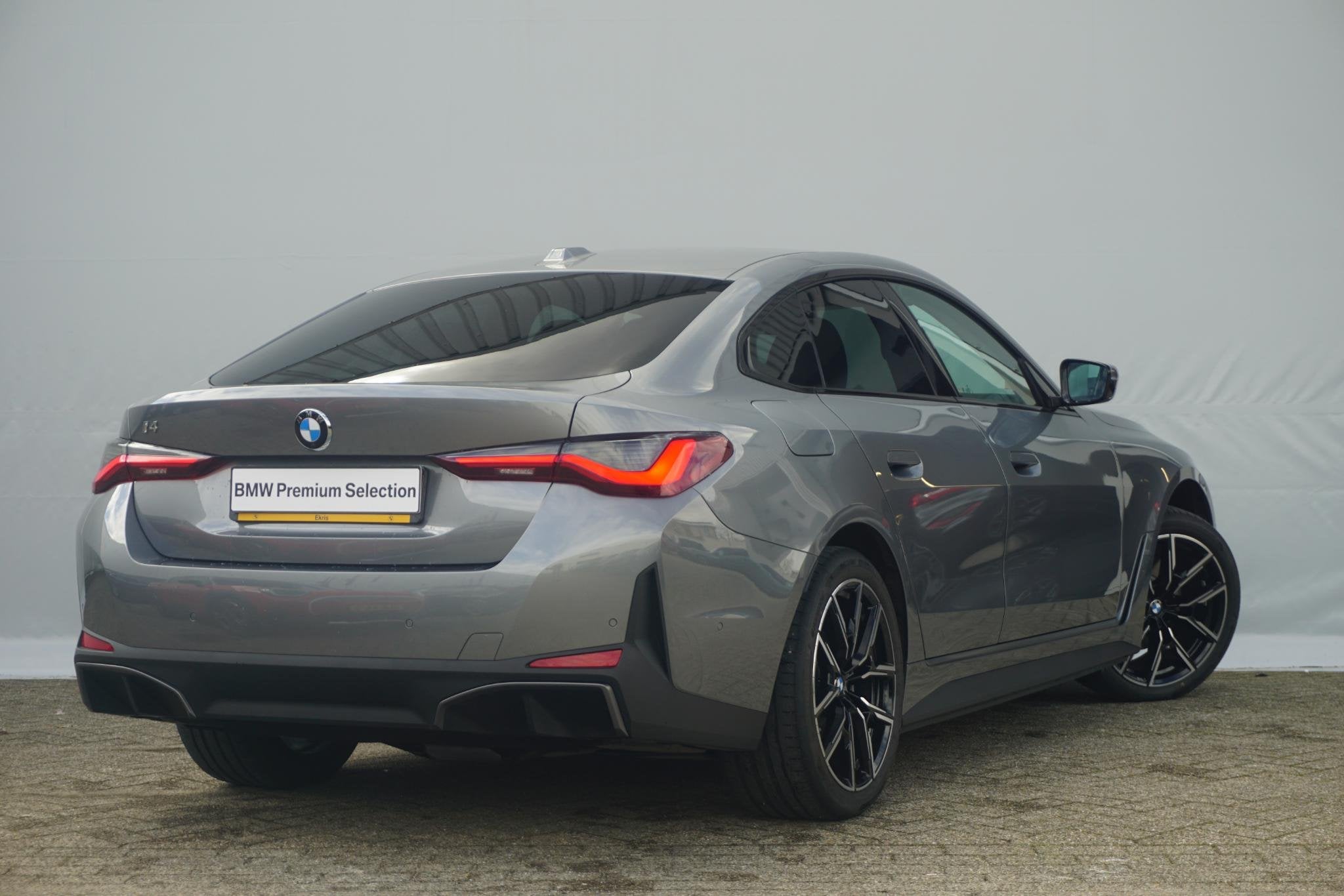 BMW i4 Gran Coupé eDrive35 | Comfort Pack / Active Cruise C, Auto's, Zwart, Automatische klimaatregeling, 31 min, 420 min
