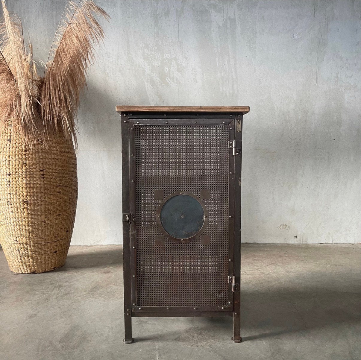 Oud werkplaats kastje, industriële kast, gaaskast, vintage, Ophalen