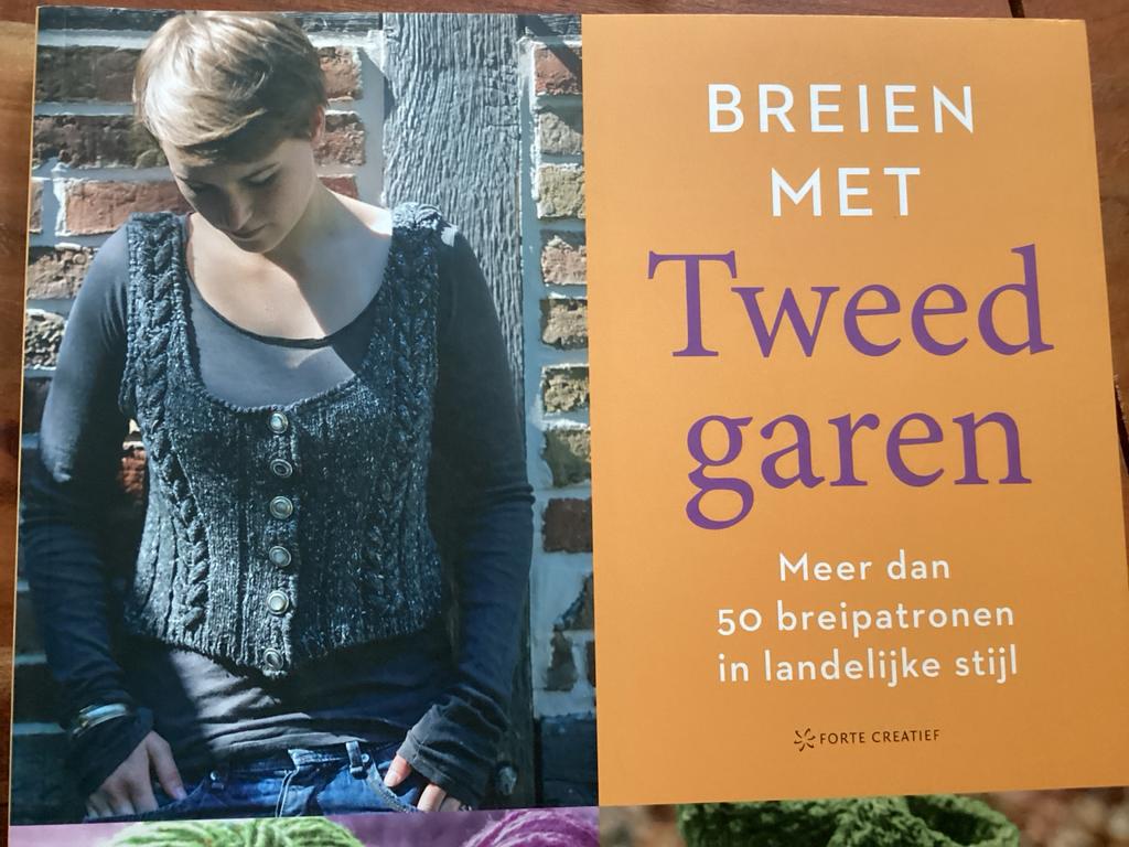 Breien met Tweed garen - Meer dan 50 breipatronen, Ophalen of Verzenden, Gebruikt, Breien, Patroon of Boek
