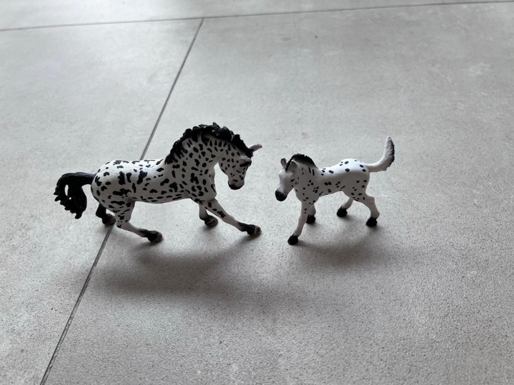 Schleich paarden: Appaloosa merrie en veulen, Ophalen of Verzenden, Zo goed als nieuw, Jongen of Meisje