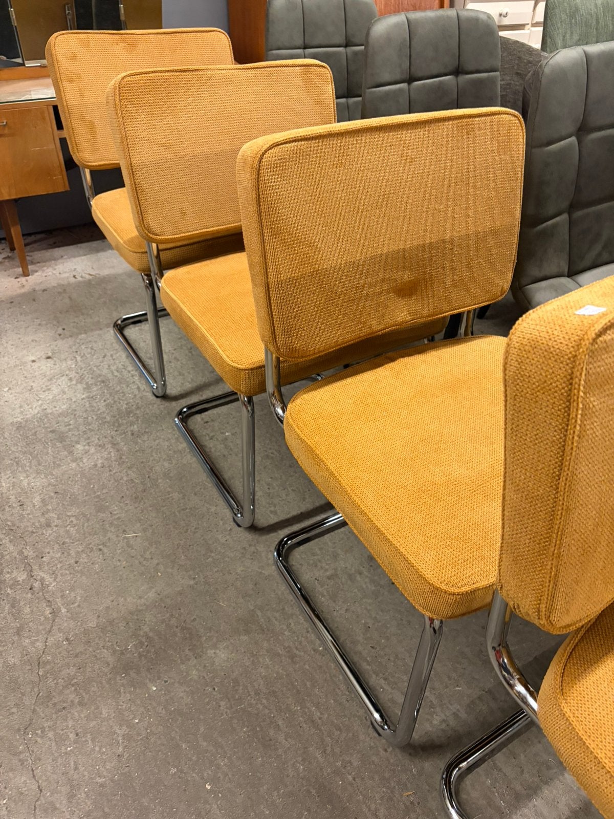 4 Okergele ribstof eetkamerstoelen - Nieuw!, ., Wit, Ophalen of Verzenden, .