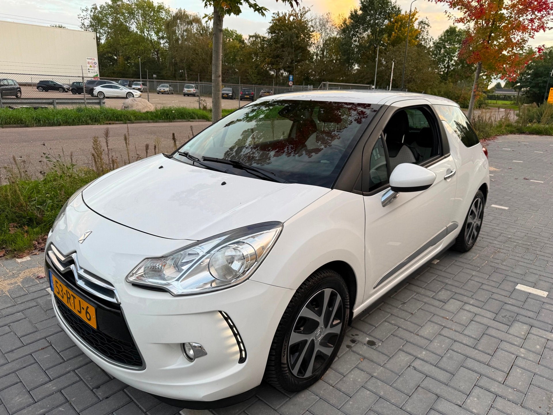 Citroen DS3 1.6 e-HDi So Chic DUO-LEER|NAVI|HIFI|CLIMA|LED!, Euro 5, 28 km/l, Gebruikt, 4 cilinders
