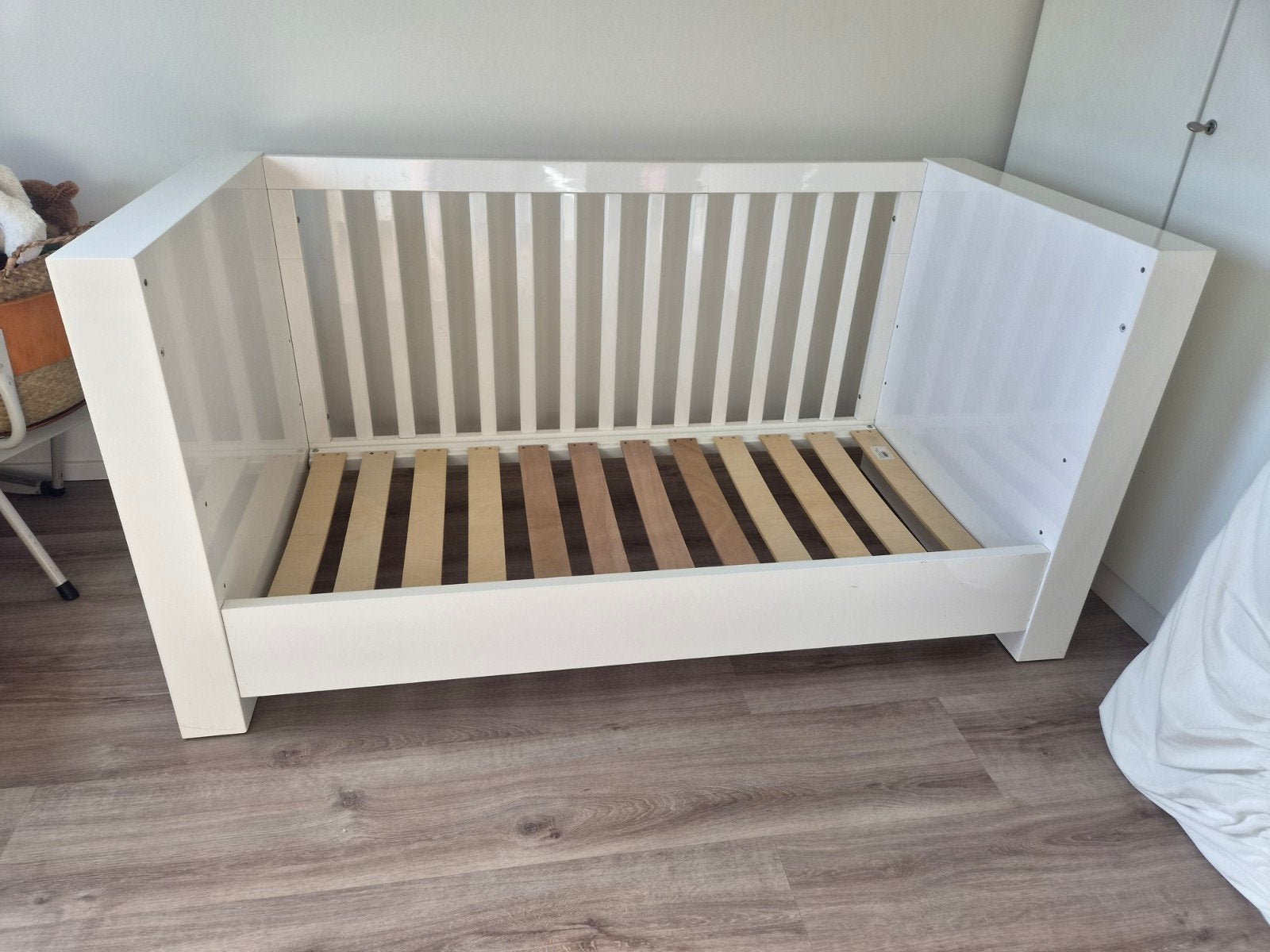 Alaska Kinderkamer: Ledikant, Commode en Wandplank, Ophalen, Gebruikt, Jongetje of Meisje