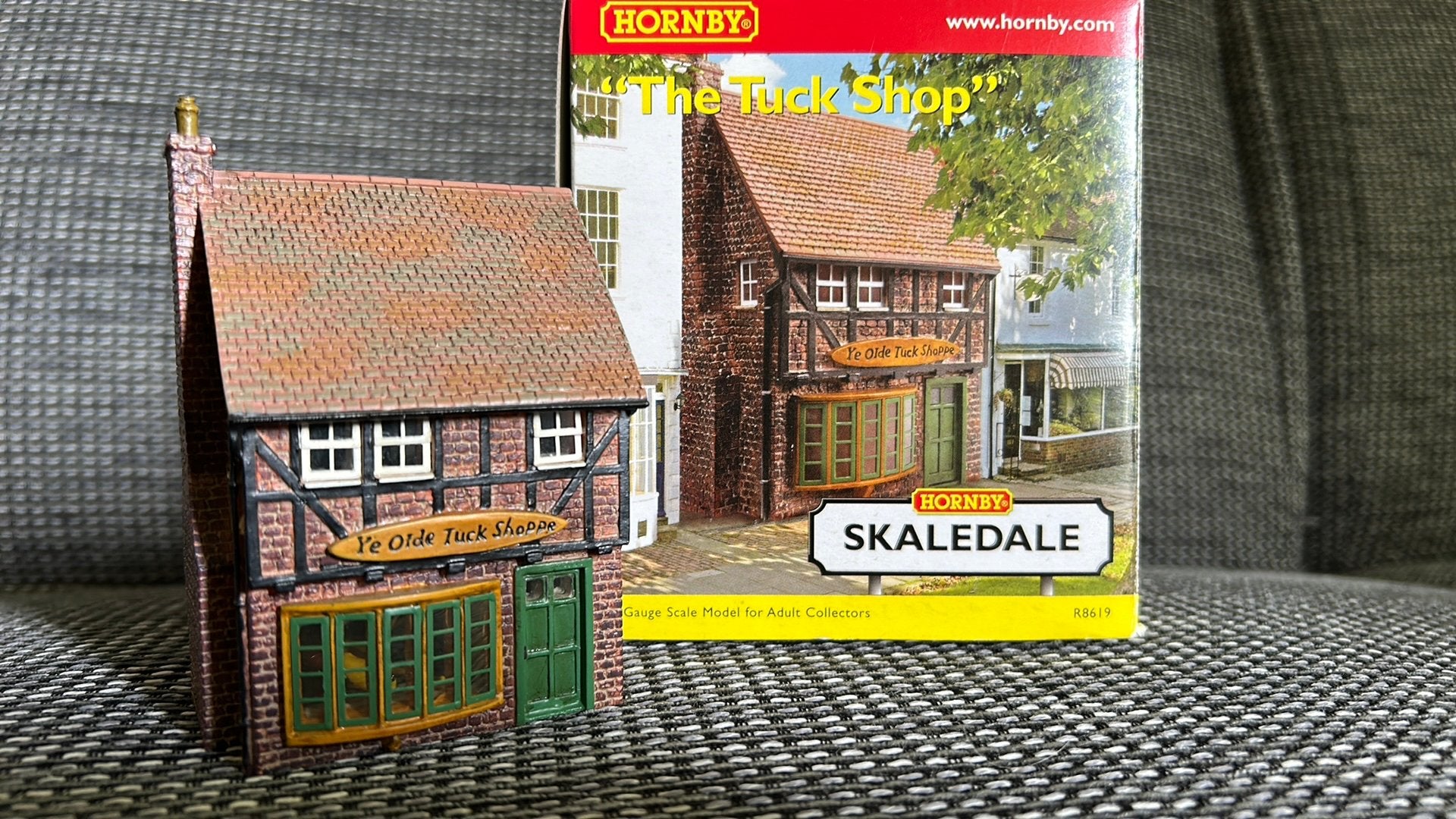 Hornby ‘The Tuck Shop’, Ophalen of Verzenden, Zo goed als nieuw, Gelijkstroom of Wisselstroom, Overige merken