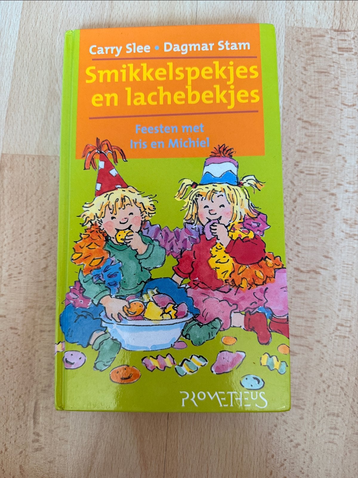 Smikkelspekjes en lachebekjes - Carry Slee & Dagmar Stam, Ophalen of Verzenden, Gelezen, Fictie algemeen