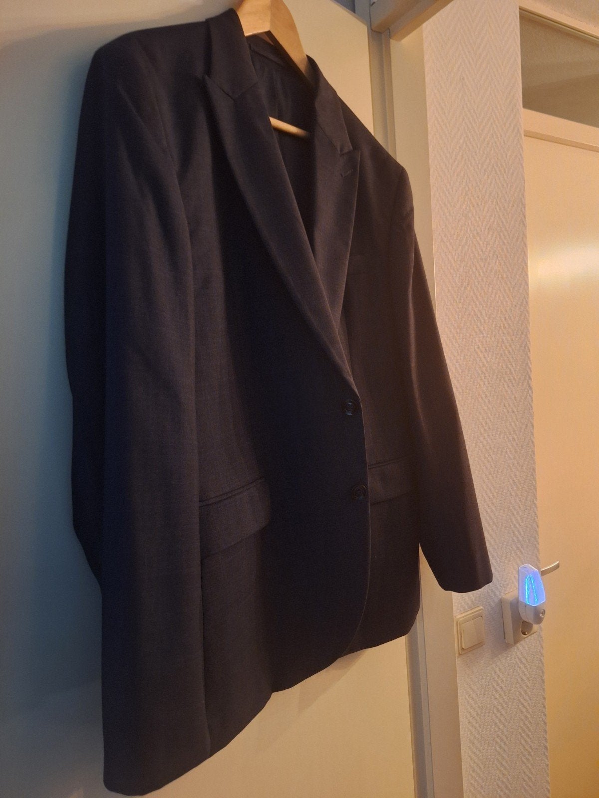 Heren kostuum 2-delig in nieuwstaat maat 52 slim -fit, Kleding | Heren, Ophalen, Zo goed als nieuw, Maat 52/54 (L), Blauw